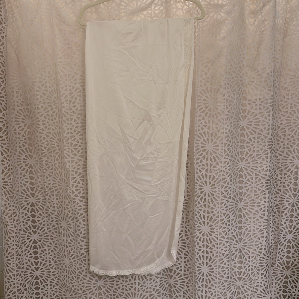 🩰 Vintage 80s Maidenform White Half Slip Skirt with Lace Hem